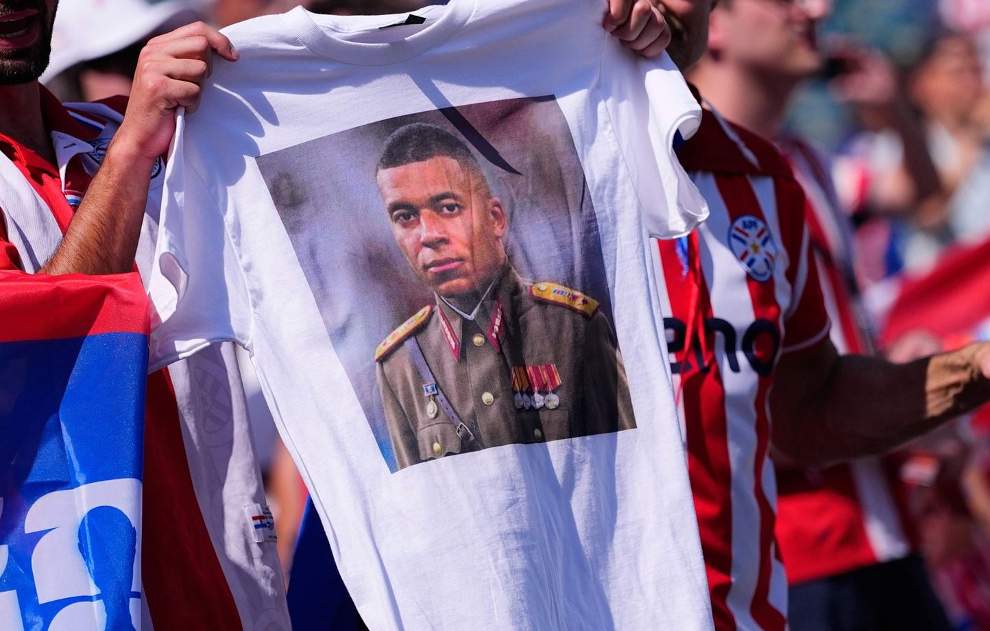 “Se impone mediante su autoridad natural”… Cómo Mbappé invirtió el meme del dictador a su favor “Se impone mediante su autoridad natural”… Cómo Mbappé invirtió el meme del dictador a su favor